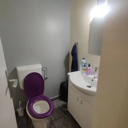 Near Debar Maalo 아파트 *