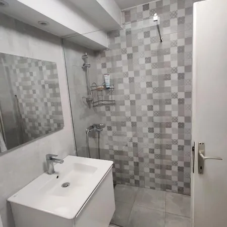 Apartment Near Debar Maalo